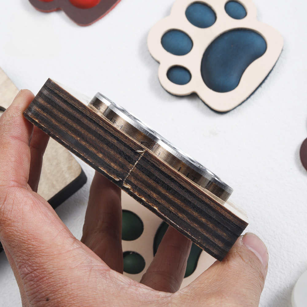 Dog Paw Shaped Leather Cutting - Leatherwork Templates recension och pris